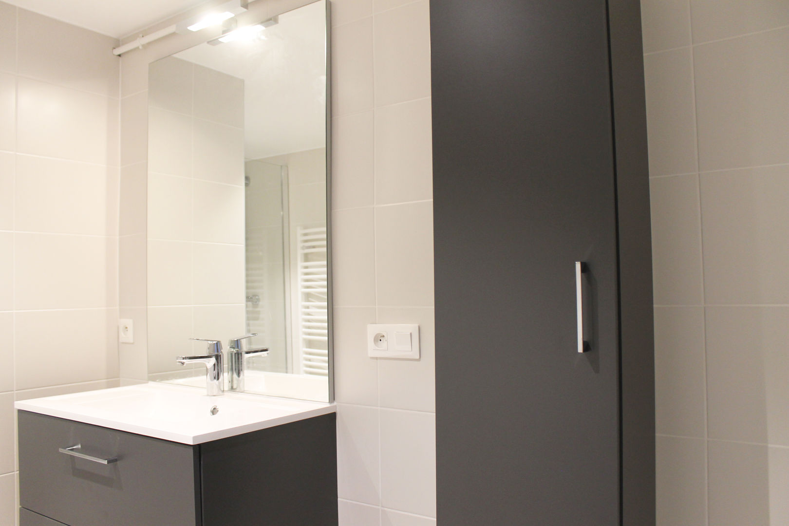 SALLE DE BAIN A STRASBOURG, Agence ADI-HOME Agence ADI-HOME Phòng tắm phong cách hiện đại Gỗ-nhựa composite