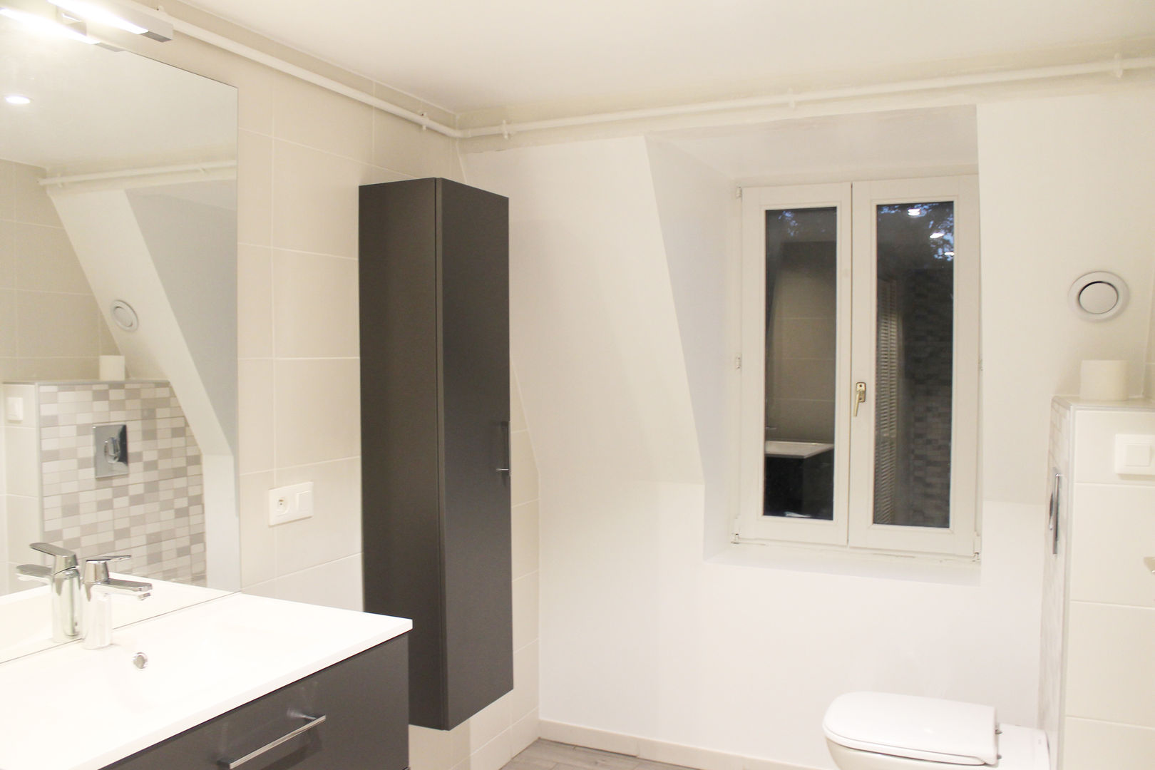 SALLE DE BAIN A STRASBOURG, Agence ADI-HOME Agence ADI-HOME 모던스타일 욕실 우드 + 플라스틱