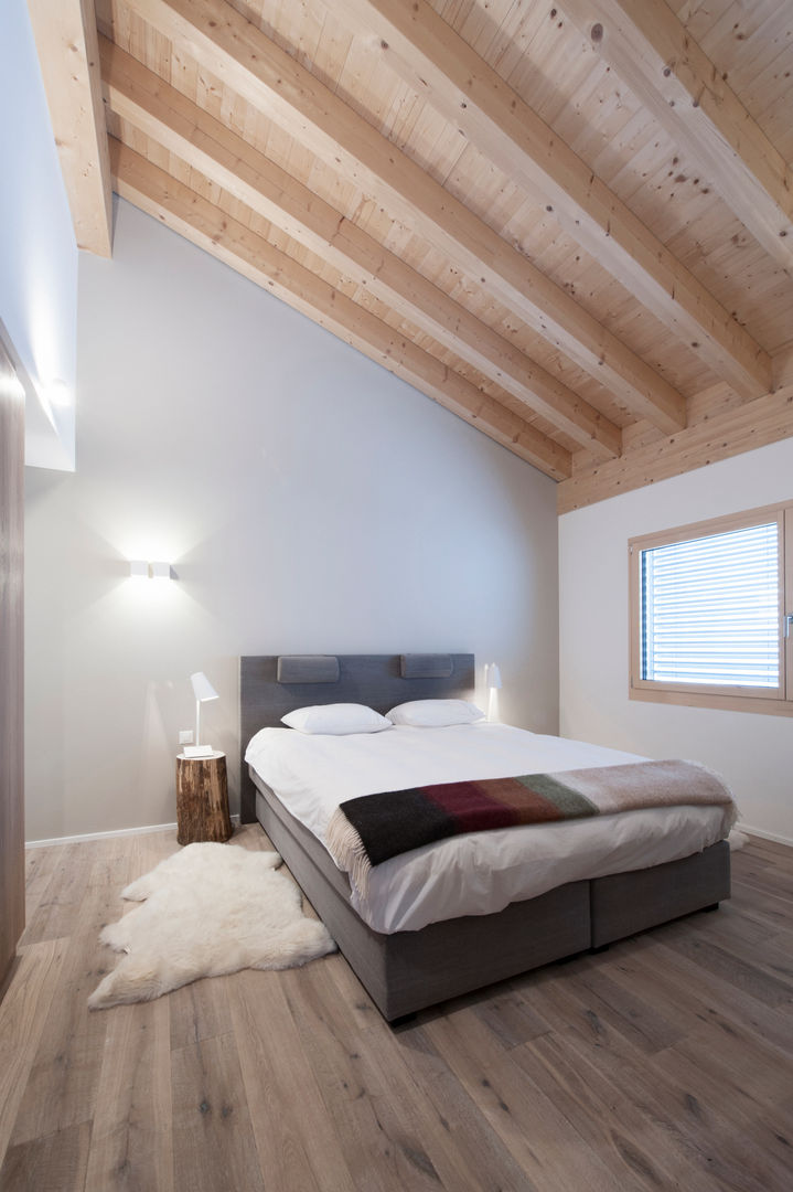 Rustic bedroom with a modern touch Mood Interieur Rustic style bathroom Wood Wood effect