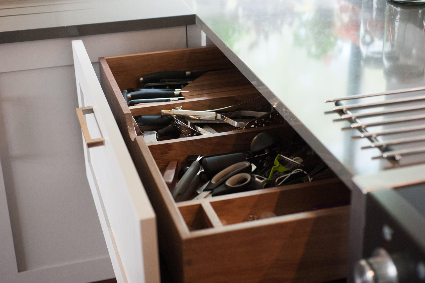 Eco Kitchen George Robinson Kitchens Cocinas modernas cutlery,drawer,bespoke,solid wood,walnut wood,'