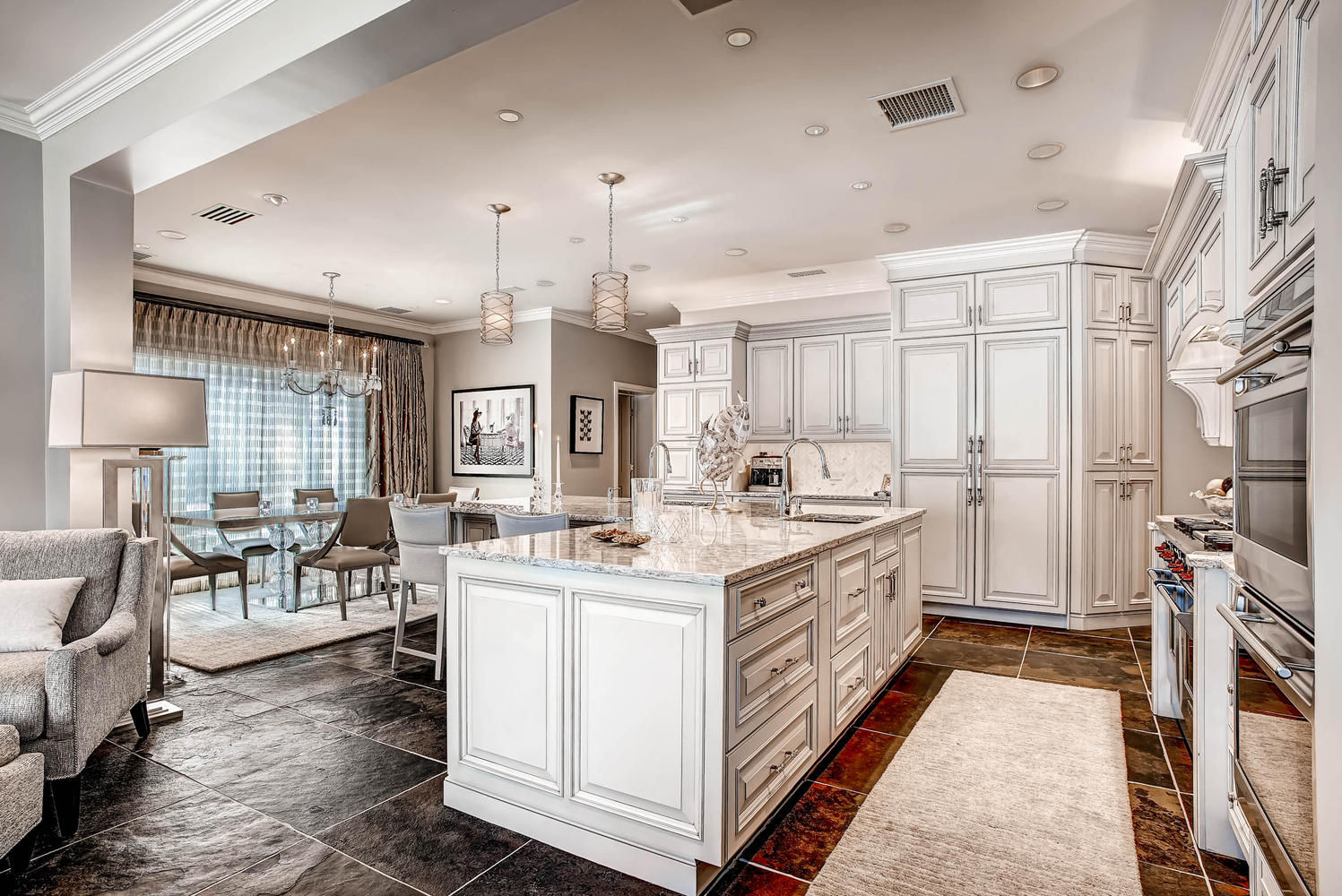 Polo Club Residence and Kitchen , Studio Design LLC Studio Design LLC Classic style kitchen