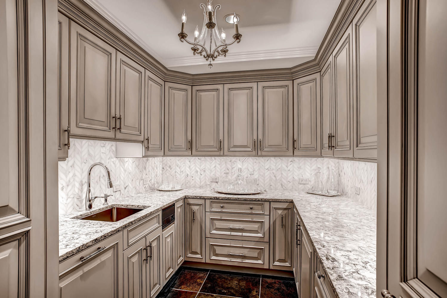 Butler's Pantry Studio Design LLC Classic style kitchen