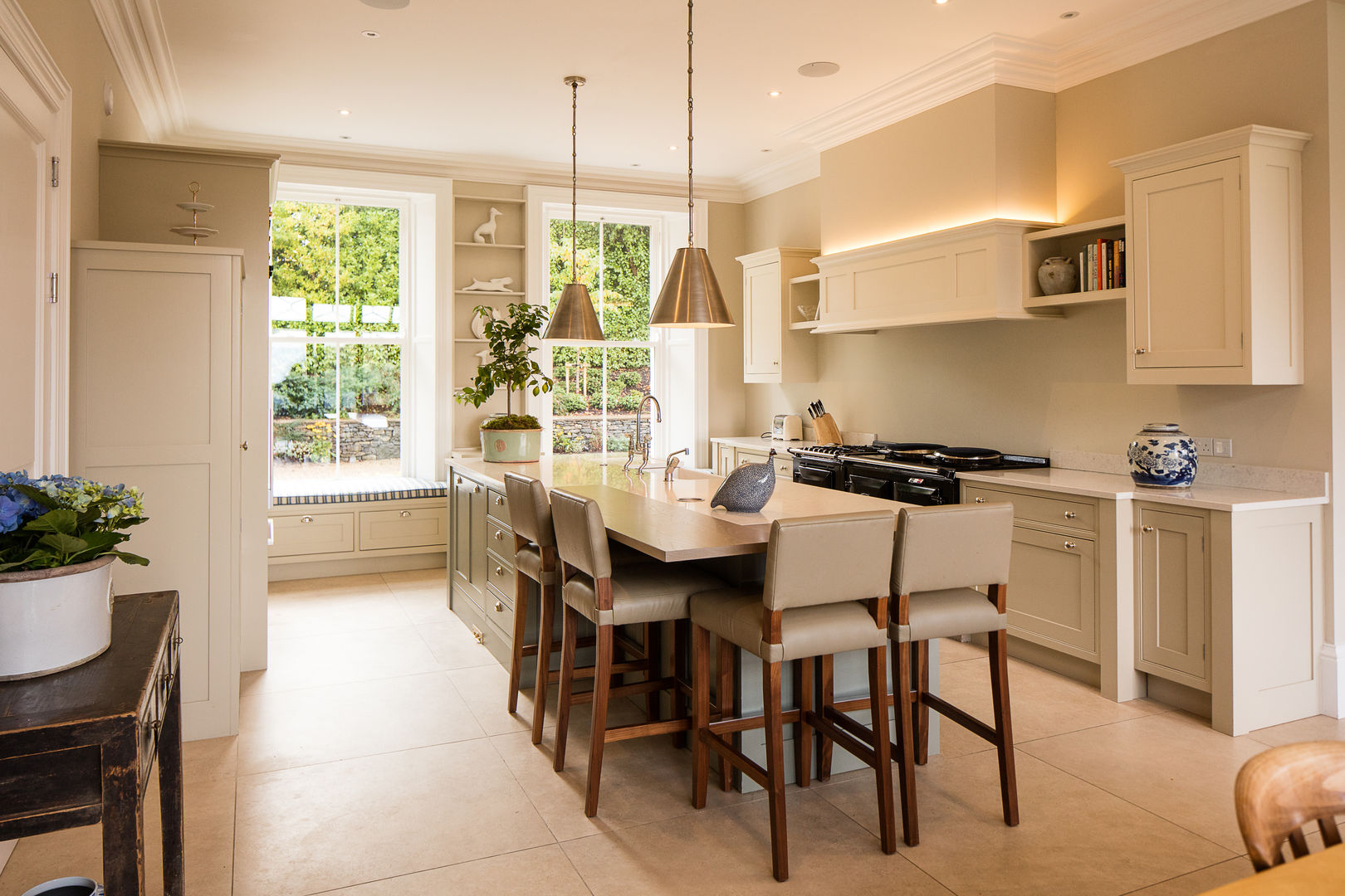 A Simple Yet Classic Facade Towards the Sea, Des Ewing Residential Architects Des Ewing Residential Architects Kitchen