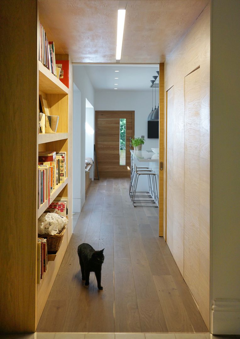 Project 349 Project 3 Architects Modern Corridor, Hallway and Staircase Wood Wood effect Timber. Oak. Secret door. timber floor