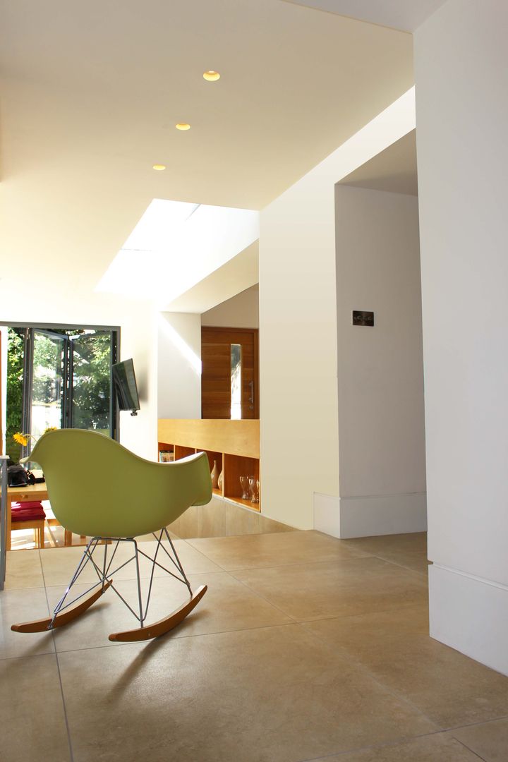 Project 349 Project 3 Architects Pasillos, vestíbulos y escaleras de estilo moderno Caliza Limestone. Vitra. Stone floor. Oak. Ceiling light