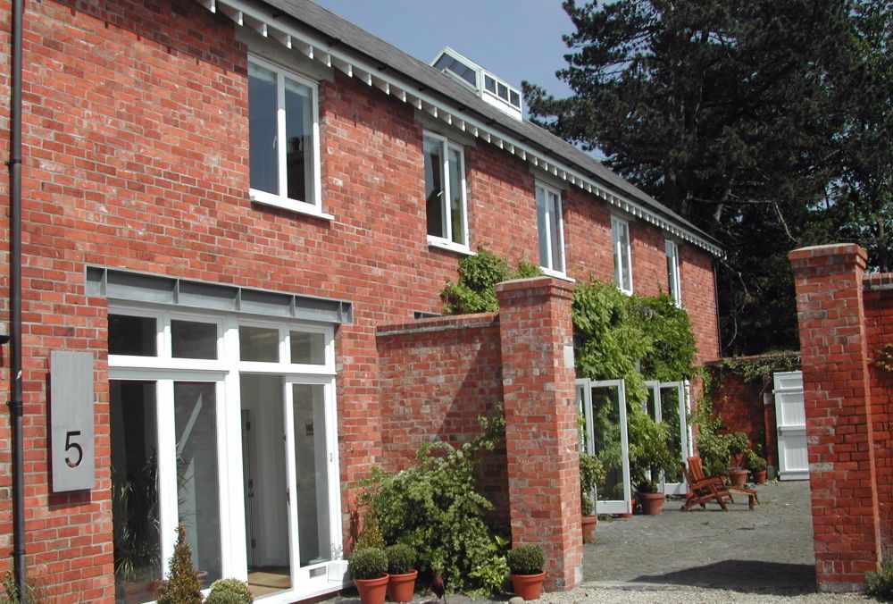 Reconstruction of Traditional Coach House Reusing Original Materials, Des Ewing Residential Architects Des Ewing Residential Architects Country style houses