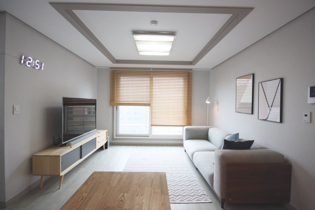경기도 광주 신혼부부의 15평 전세집 홈스타일링, homelatte homelatte Minimalist living room