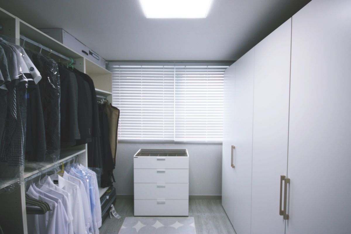 경기도 광주 신혼부부의 15평 전세집 홈스타일링, homelatte homelatte Minimalist dressing room