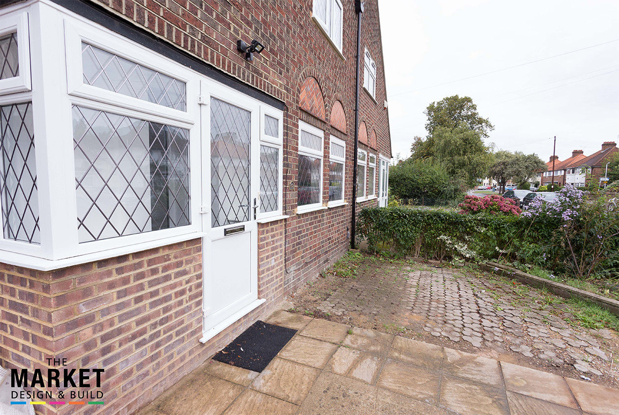 Modern Front Entrance homify Moderne huizen