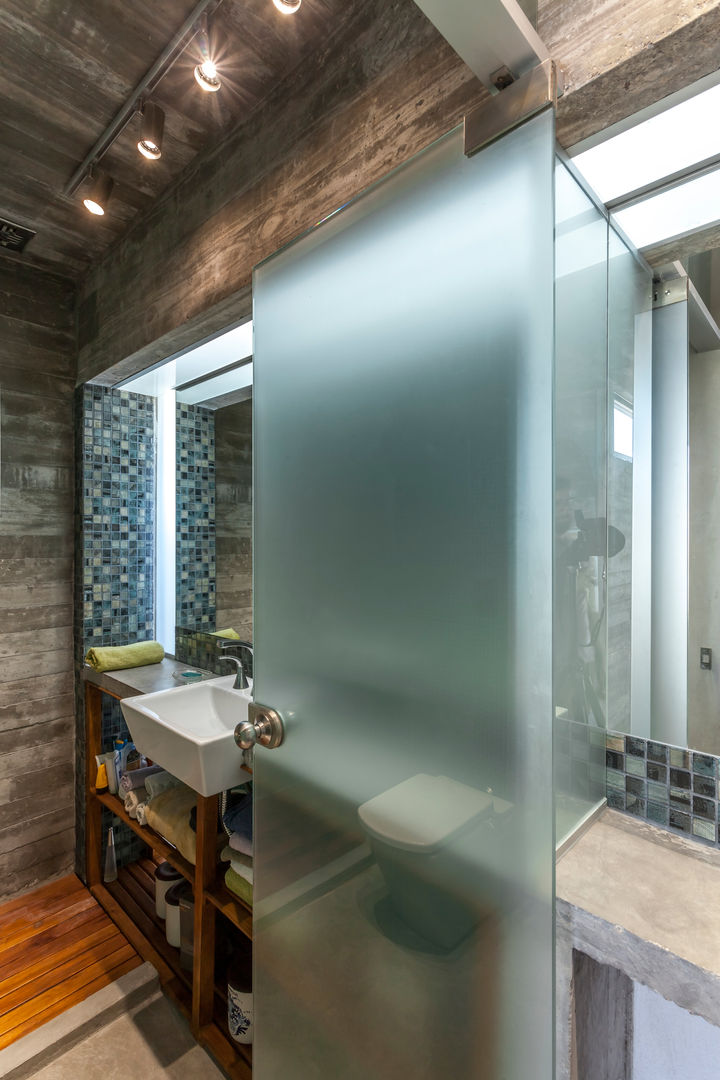 Casa Berazategui, Besonías Almeida arquitectos Besonías Almeida arquitectos Modern bathroom کنکریٹ