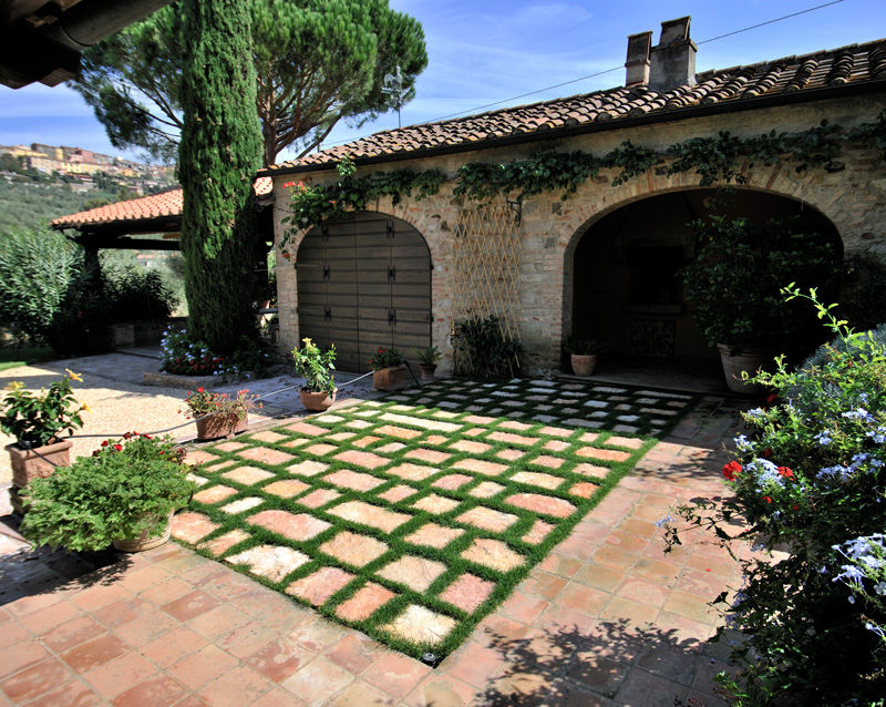 LO STILE TOSCANO, Arte Pietra Arte Pietra Garage/Rimessa in stile rustico Pietra