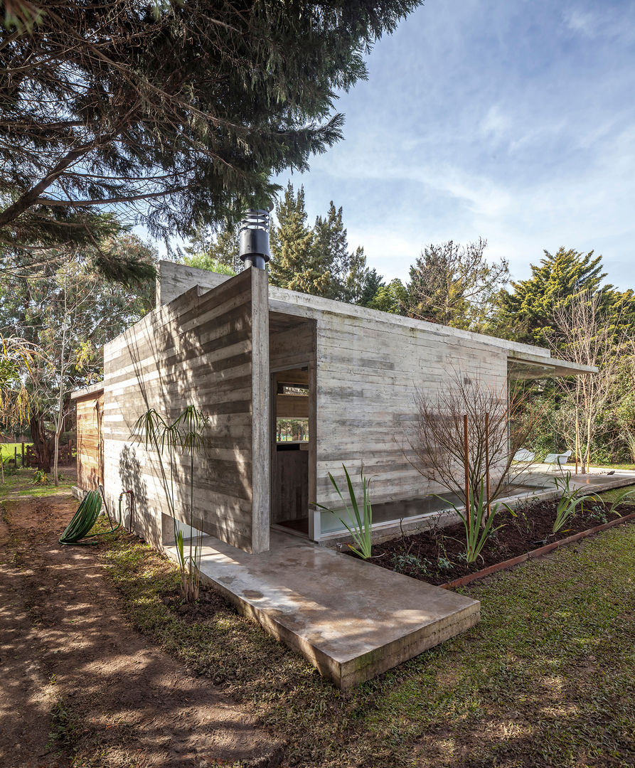 Pabellón Casa Torcuato, Besonías Almeida arquitectos Besonías Almeida arquitectos منازل أسمنت