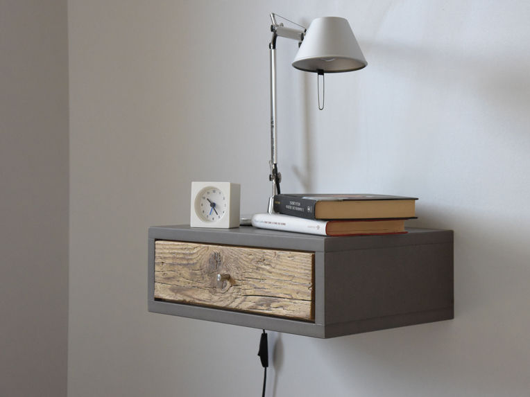 Comodino sospeso con cassetto in legno antico / tavolino in legno / console sospesa moderno in stile scandinavo, Ebanisteria Cavallaro Ebanisteria Cavallaro Living room Wood Wood effect Storage