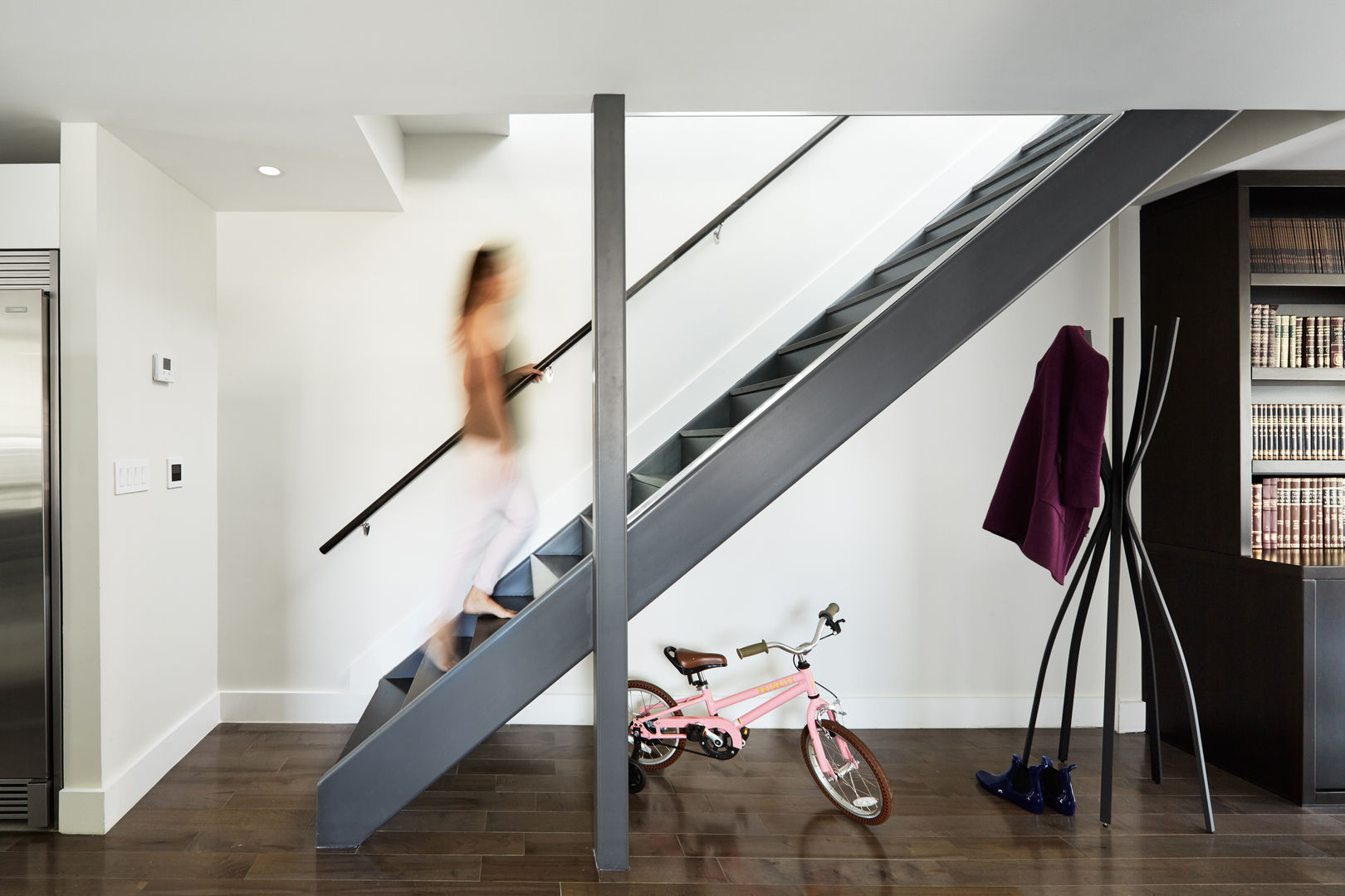 Carroll Street, M Monroe Design M Monroe Design Modern Corridor, Hallway and Staircase