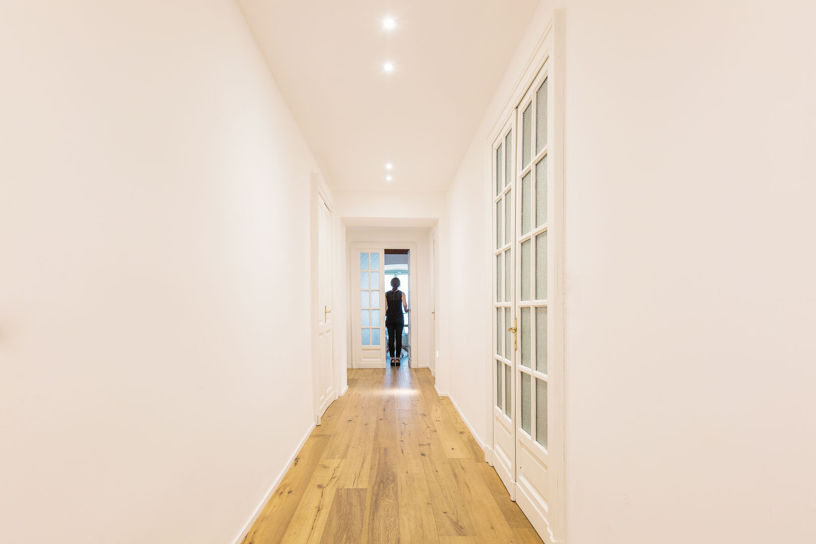 homify Minimalist corridor, hallway & stairs