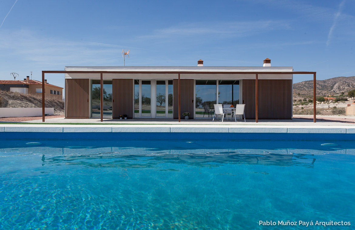 Casa de fin de semana low-cost, Pablo Muñoz Payá Arquitectos Pablo Muñoz Payá Arquitectos Casas de estilo moderno