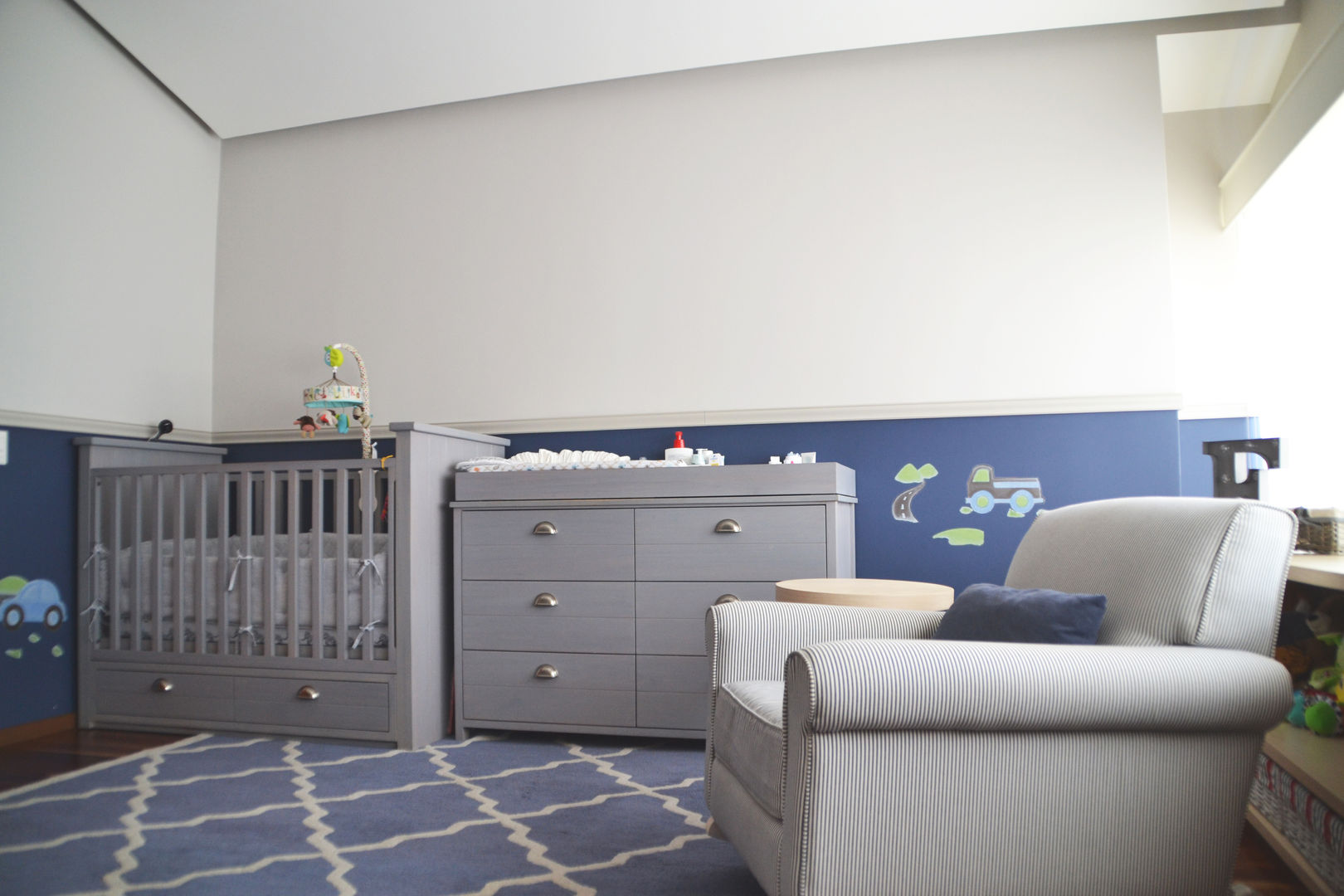 homify Baby room Wood Wood effect