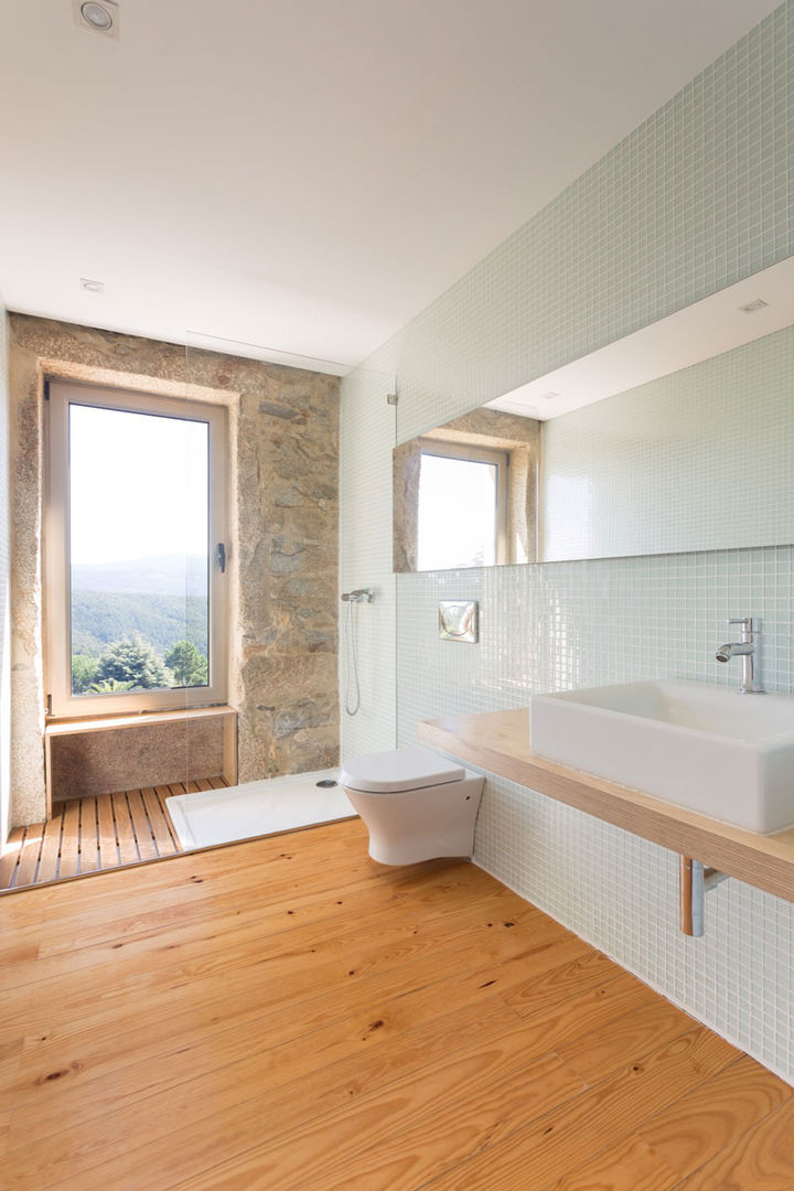 SH HOUSE, PAULO MARTINS ARQ&DESIGN PAULO MARTINS ARQ&DESIGN Scandinavian style bathrooms