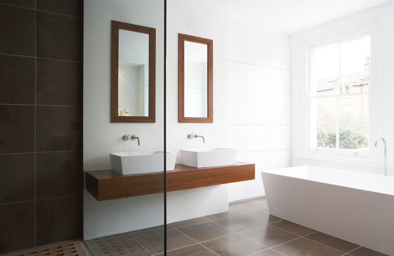 Precise Minimalism in Tooting, Elemental Architecture Elemental Architecture Minimalist style bathroom