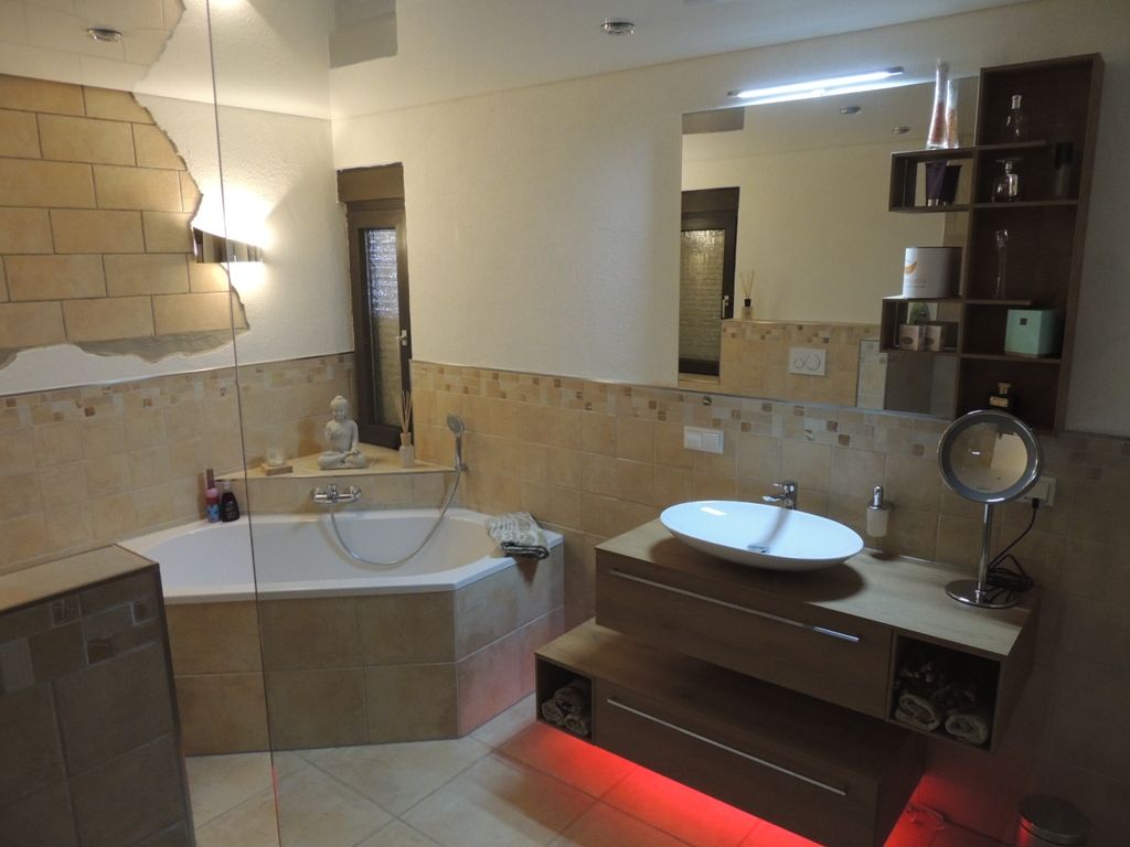 Urlaubsfeeling im Badezimmer mit mediterranem Flair, Bad Campioni Bad Campioni Mediterranean style bathrooms