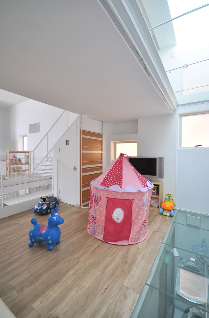 SMZT-HOUSE 門一級建築士事務所 モダンデザインの 子供部屋