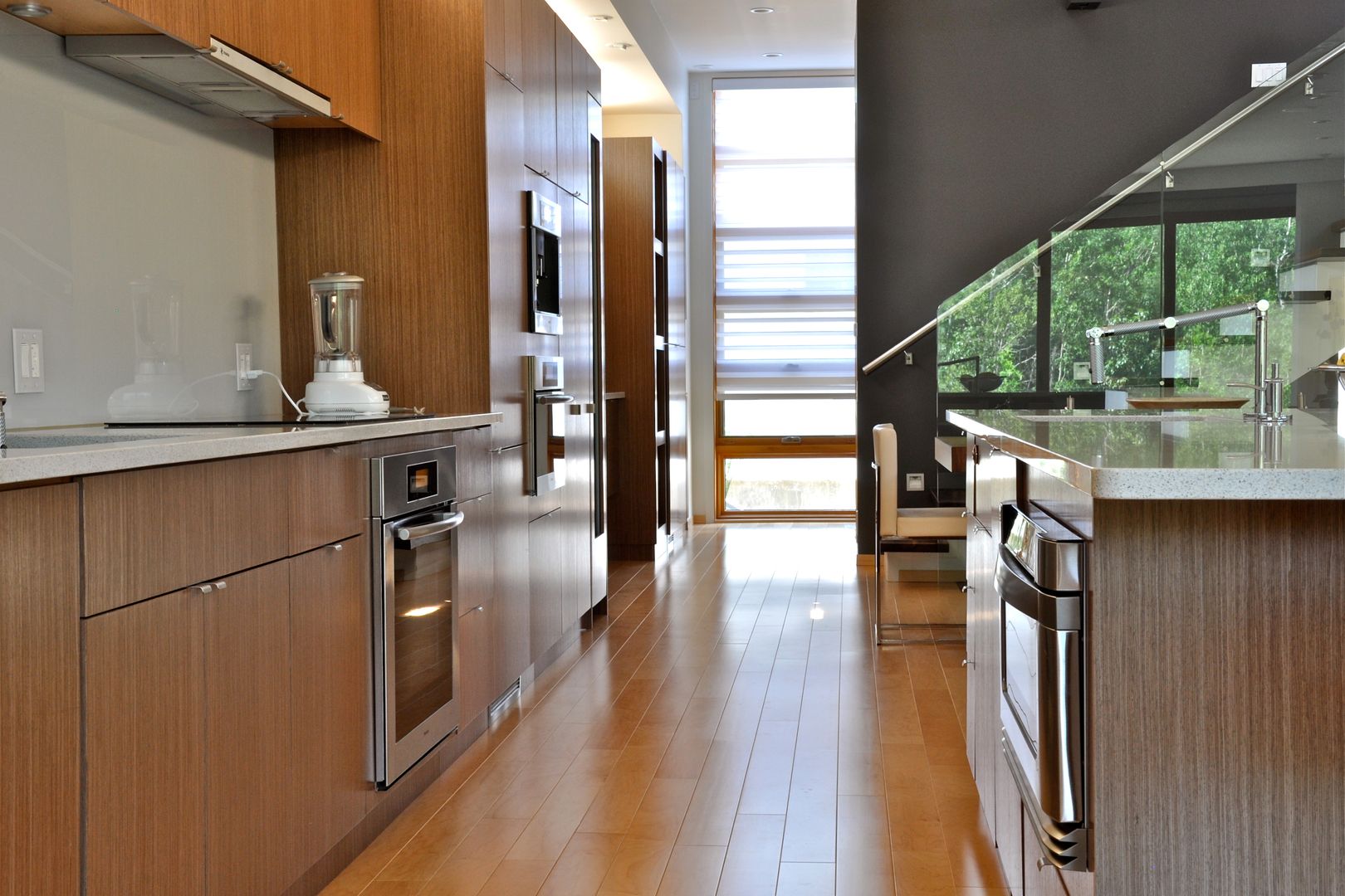 loft - living/ kitchen/ dining E3 Architecture Inc. 現代廚房設計點子、靈感&圖片