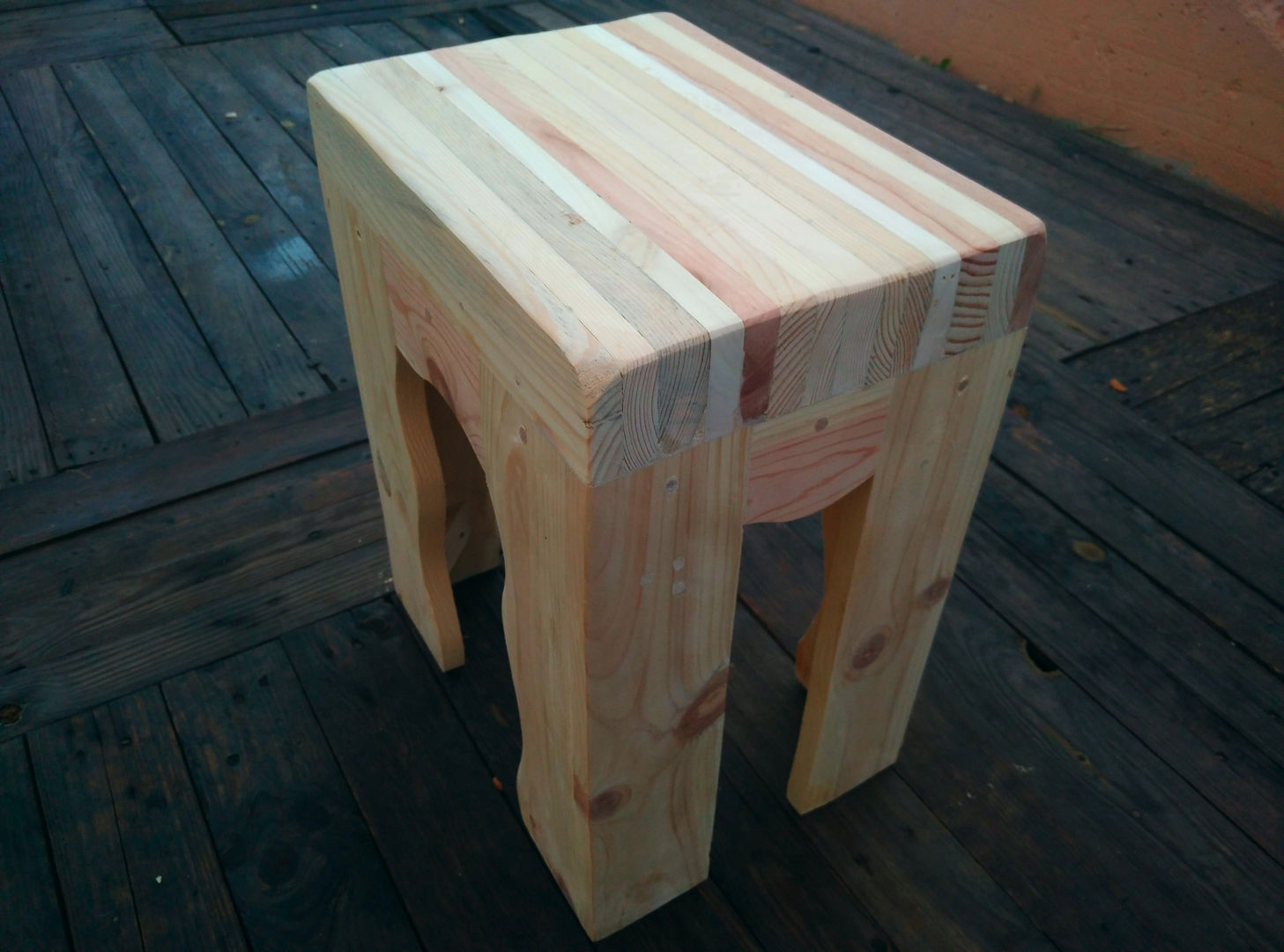 Taburete pequeño recto MIDECO mobiliario y decoracion Comedores de estilo rústico Madera Acabado en madera taburetes de palets malaga,taburetes hechos con palets,taburetes de palets,taburete de palet,taburete de palet,Sillas y bancos