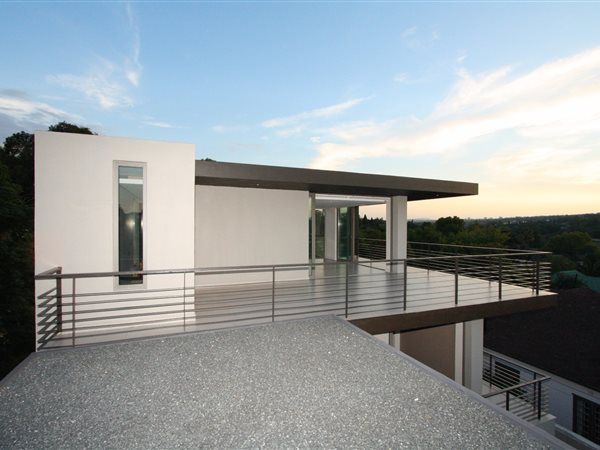 Minimalist House, E2 Architects E2 Architects Minimalistischer Balkon, Veranda & Terrasse Beton