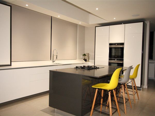 Kitchen E2 Architects Minimalist kitchen Granite