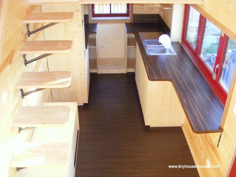 Tiny House Concept - Micro maison sédentaire et déplacable, TINY HOUSE CONCEPT - BERARD FREDERIC TINY HOUSE CONCEPT - BERARD FREDERIC ミニマルデザインの キッチン