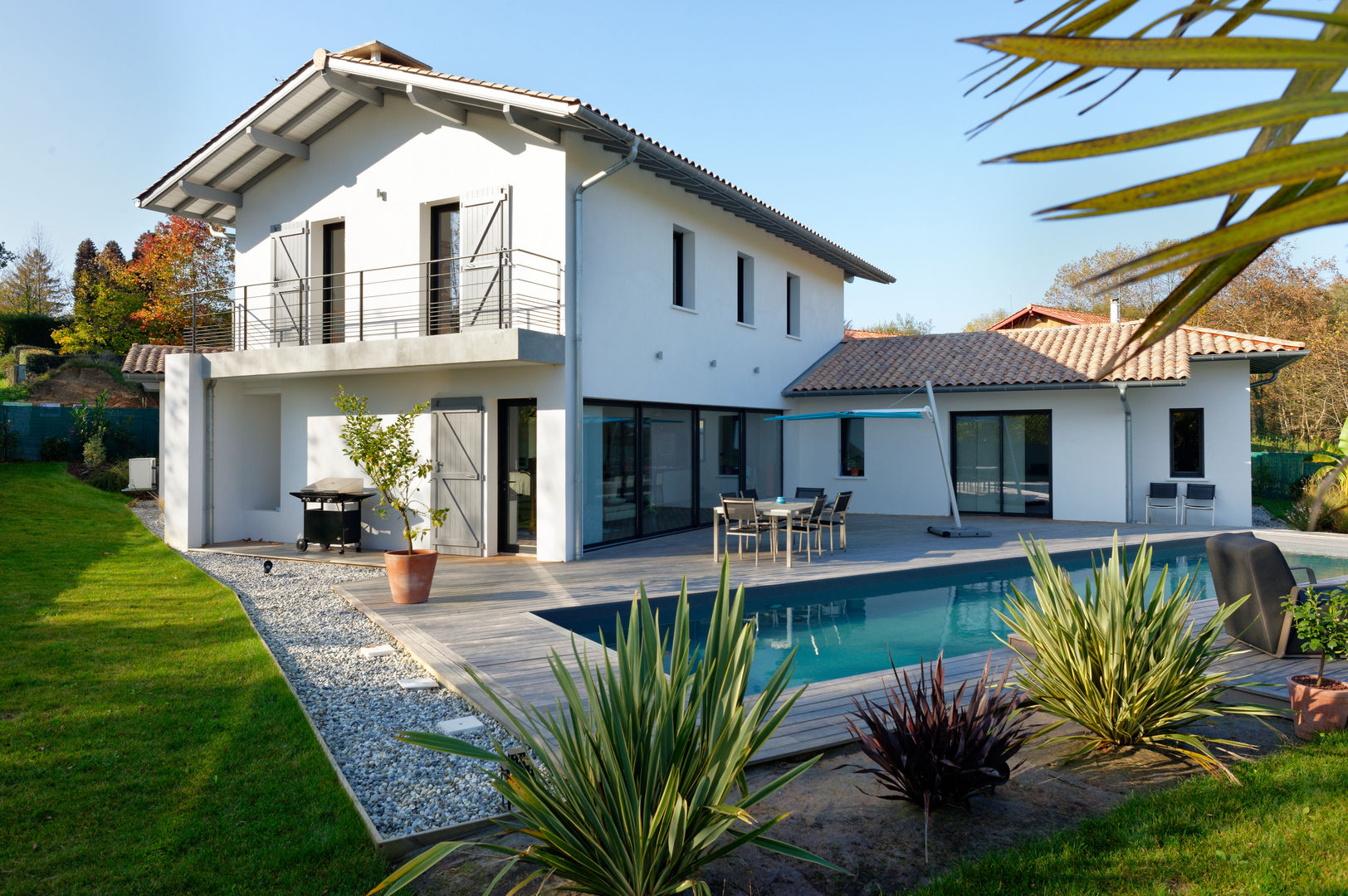 Création villa avec piscine , Agence CréHouse Agence CréHouse Modern houses