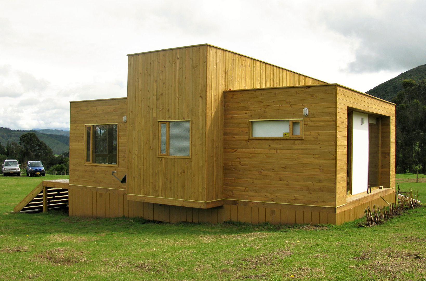 Casa cubica madera, Taller de Ensamble SAS Taller de Ensamble SAS Casas modernas Madeira Efeito de madeira