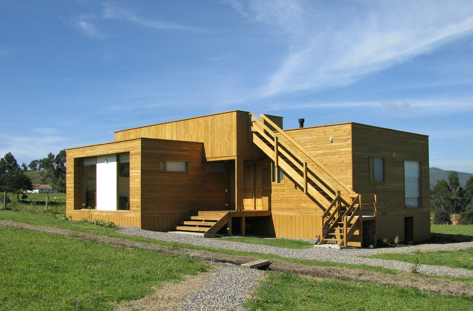 Casa cubica madera, Taller de Ensamble SAS Taller de Ensamble SAS Casas modernas Madeira Efeito de madeira