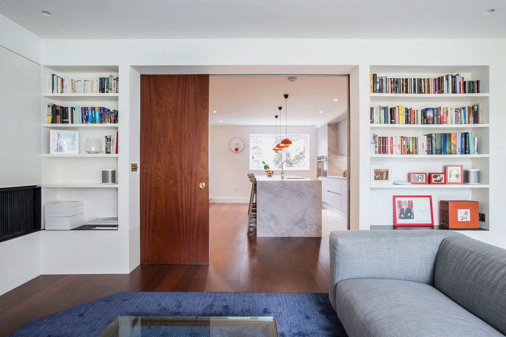 View to kitchen from living room Gundry & Ducker Architecture Phòng khách Gỗ Wood effect