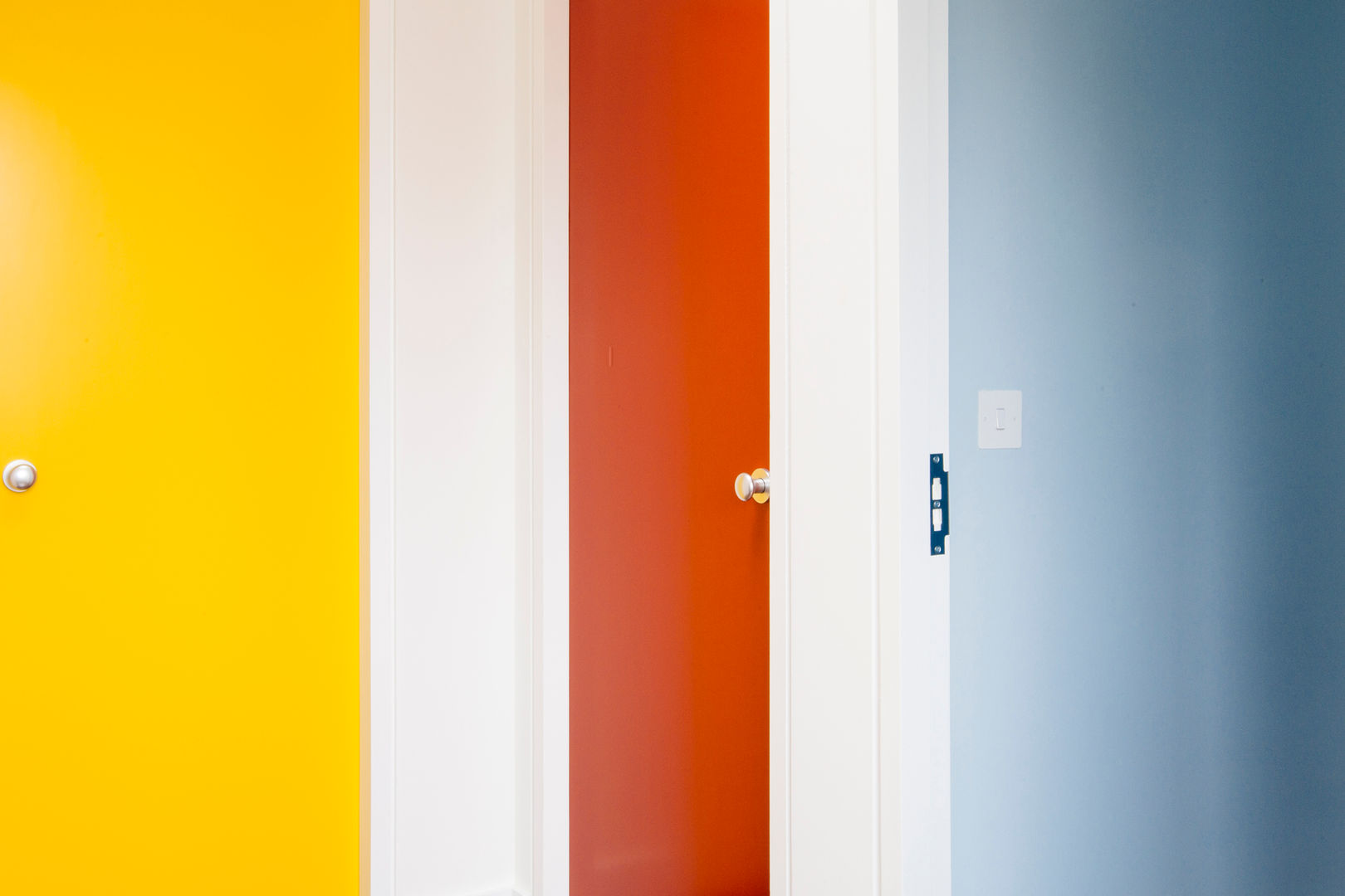 Hallway doors Gundry & Ducker Architecture Hành lang, sảnh & cầu thang phong cách hiện đại Gỗ Wood effect