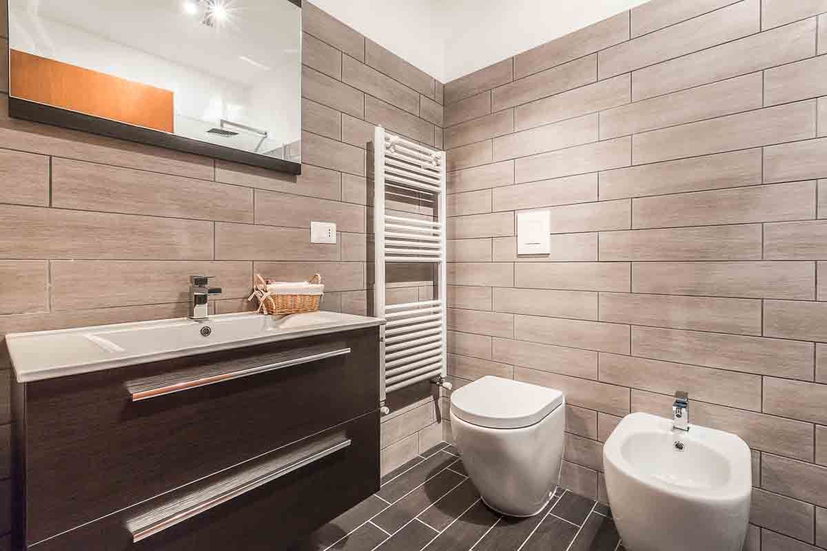 Ristrutturazione appartamento Milano Gratosoglio, Facile Ristrutturare Facile Ristrutturare Modern bathroom