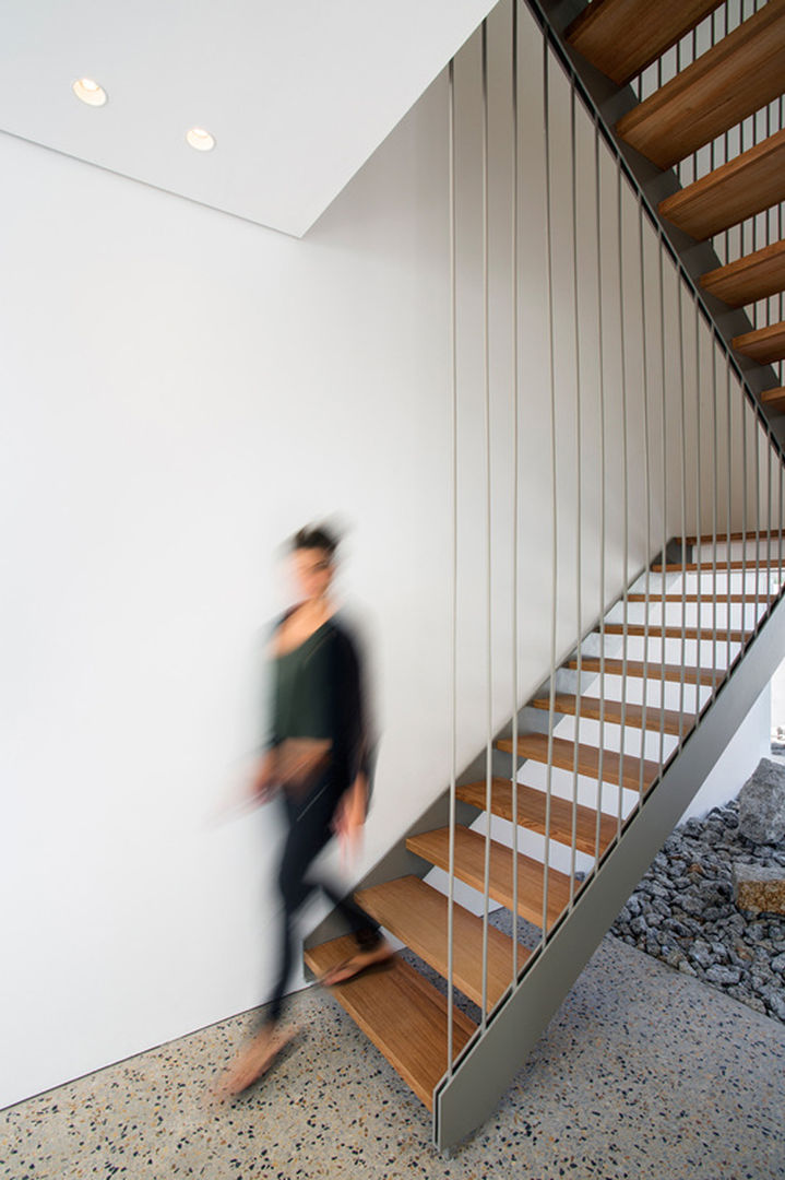 FIRTH 114802 by Three14 Architects Three14 Architects Minimalist corridor, hallway & stairs