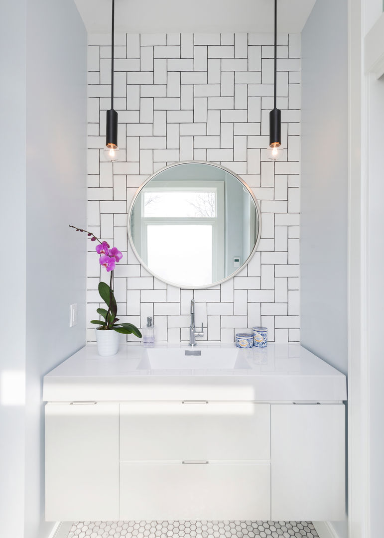 Ensuite Bathroom with Custom Tile Pattern STUDIO Z 現代浴室設計點子、靈感&圖片