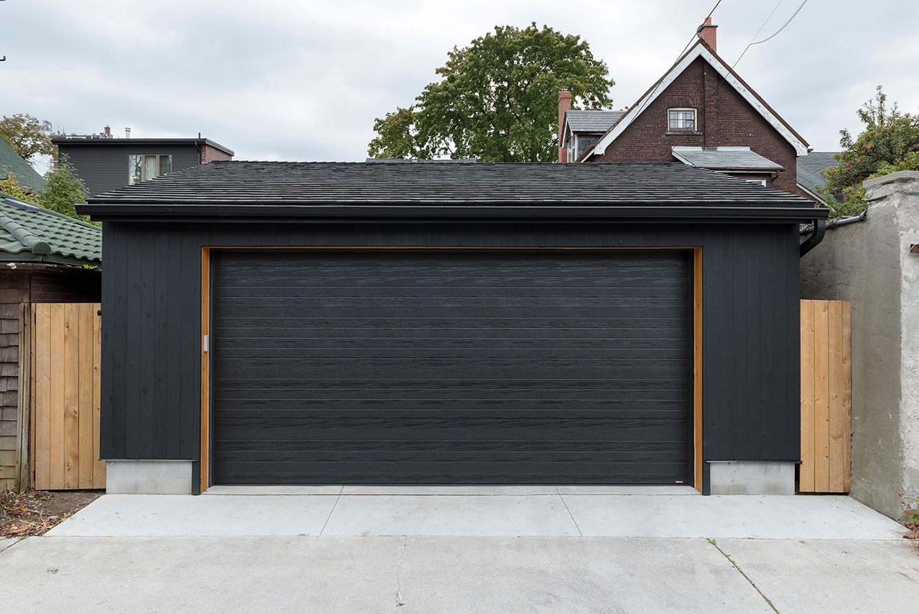 Scandinavian Inspired Garage and Sauna, STUDIO Z STUDIO Z Garajes de estilo escandinavo Madera maciza Multicolor