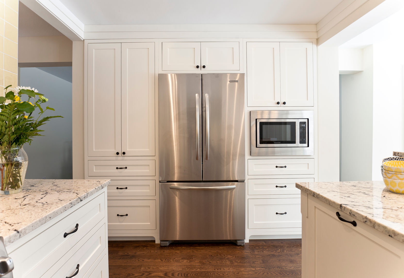 Built-In Fridge and Pantry STUDIO Z Modern kitchen