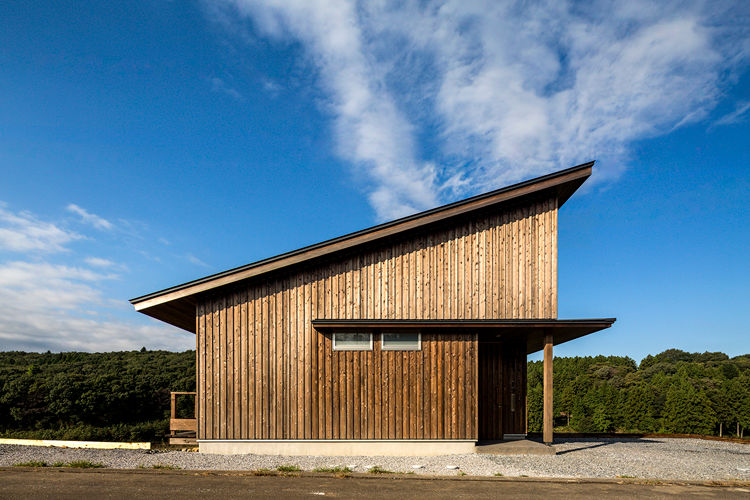 喜連川・桜ヶ丘の家, 中山大輔建築設計事務所/Nakayama Architects 中山大輔建築設計事務所/Nakayama Architects オリジナルスタイルの 玄関&廊下&階段