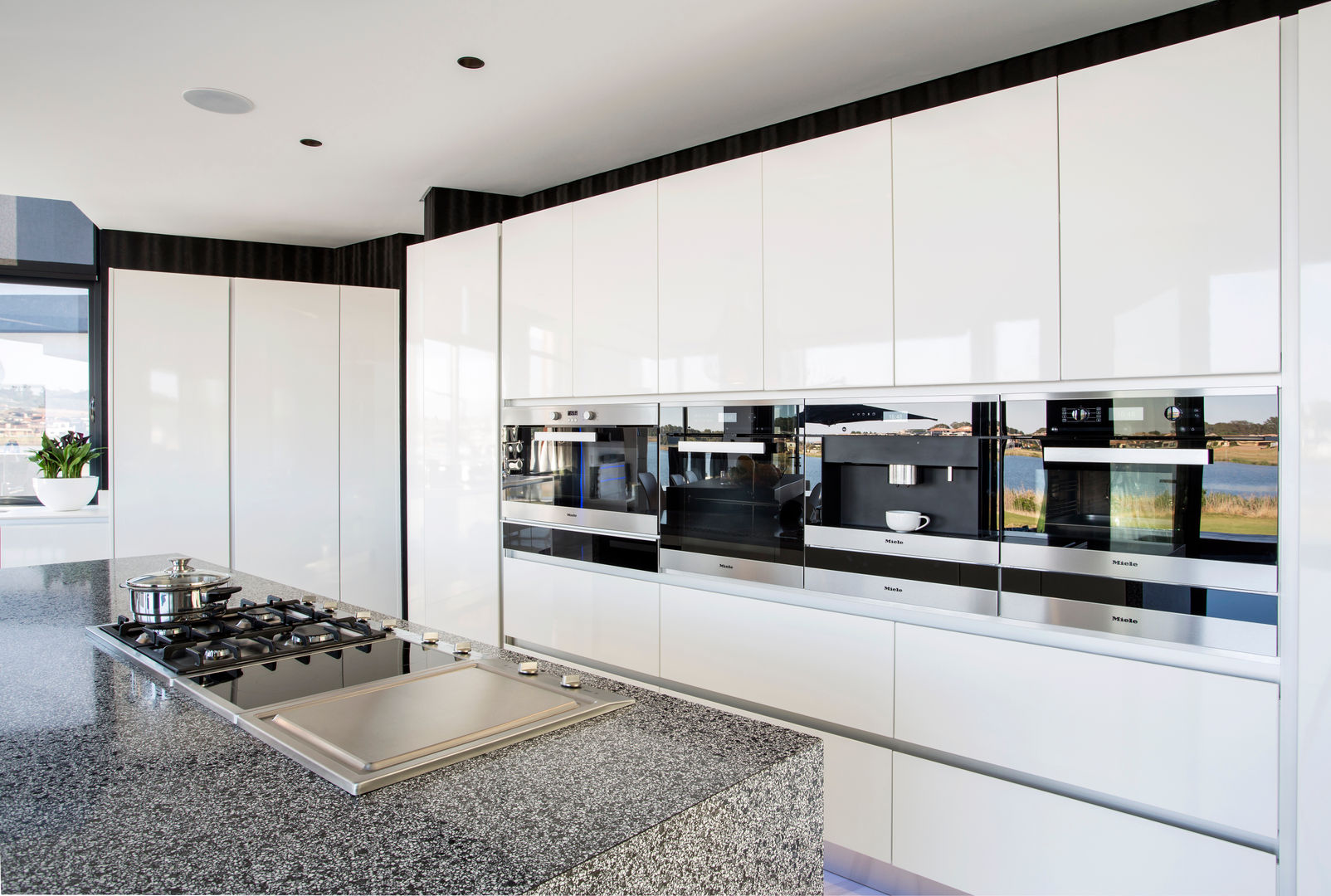 ULTRA MODERN RESIDENCE, FRANCOIS MARAIS ARCHITECTS FRANCOIS MARAIS ARCHITECTS Modern style kitchen