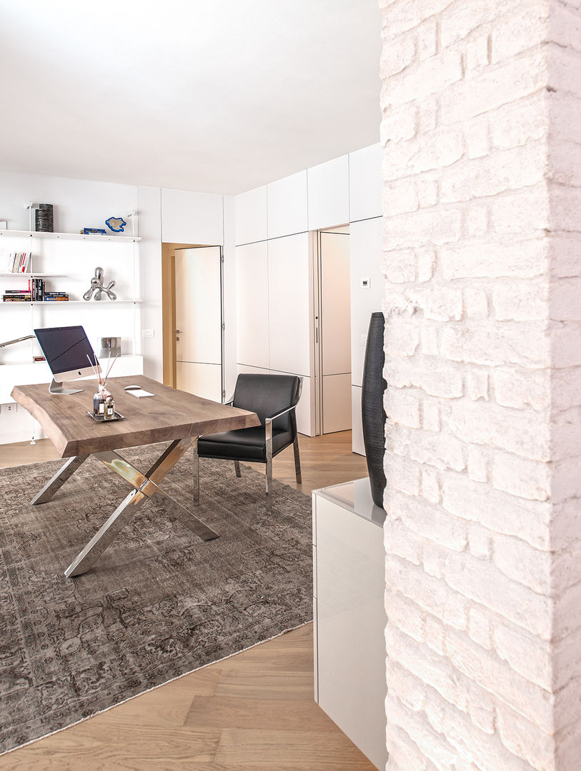 Minimal white, BRANDO concept BRANDO concept Modern Study Room and Home Office