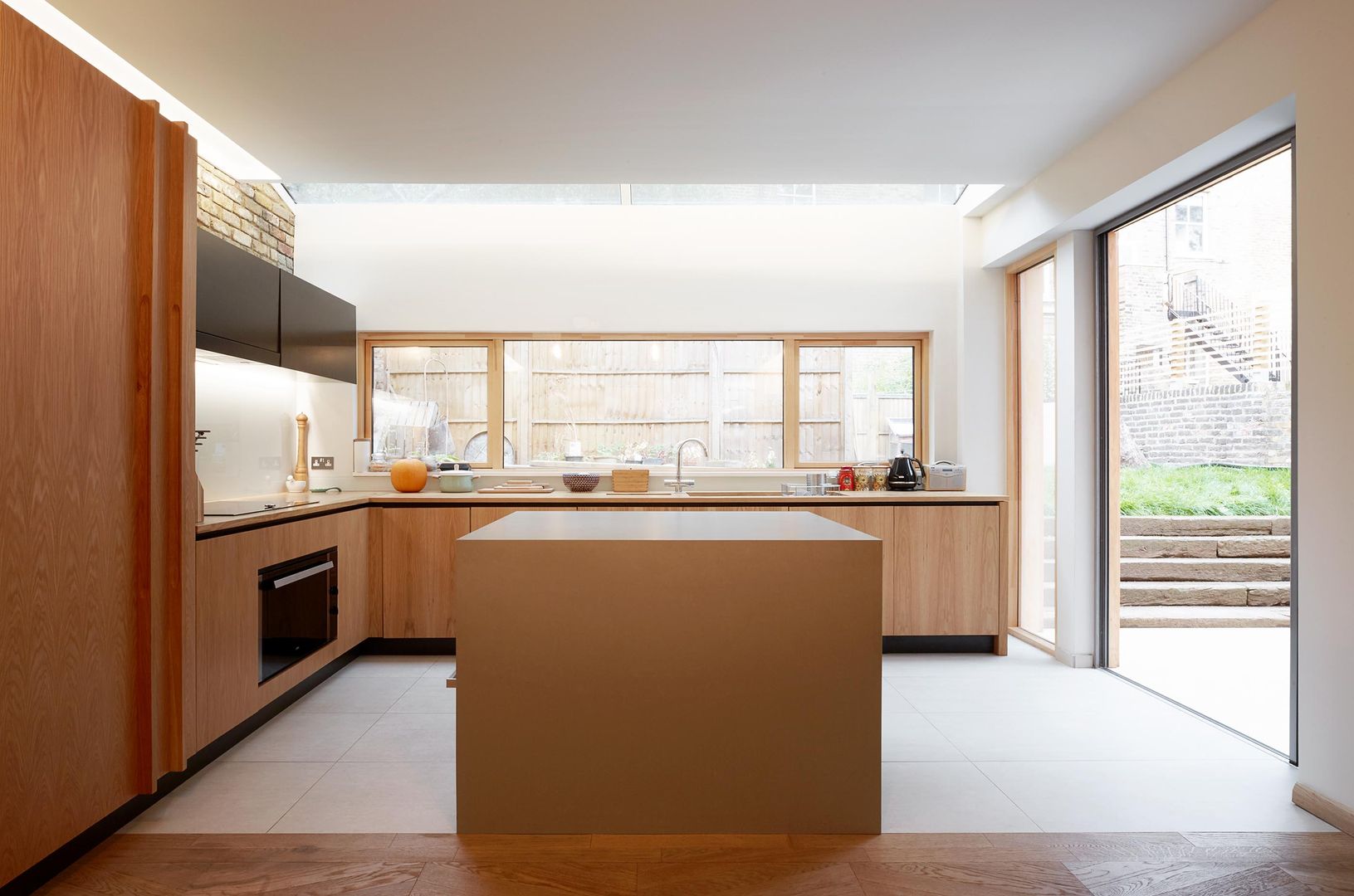 Private Residence - Scoble Place, London Designcubed مطبخ خشب Wood effect modern kitchen