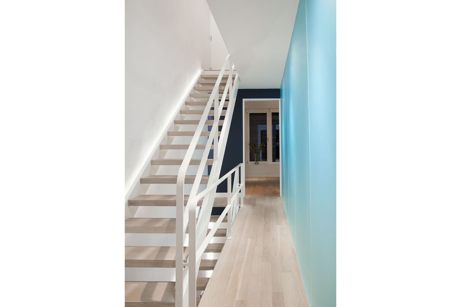 Passive in Park Slope, Sarah Jefferys Design Sarah Jefferys Design Modern corridor, hallway & stairs