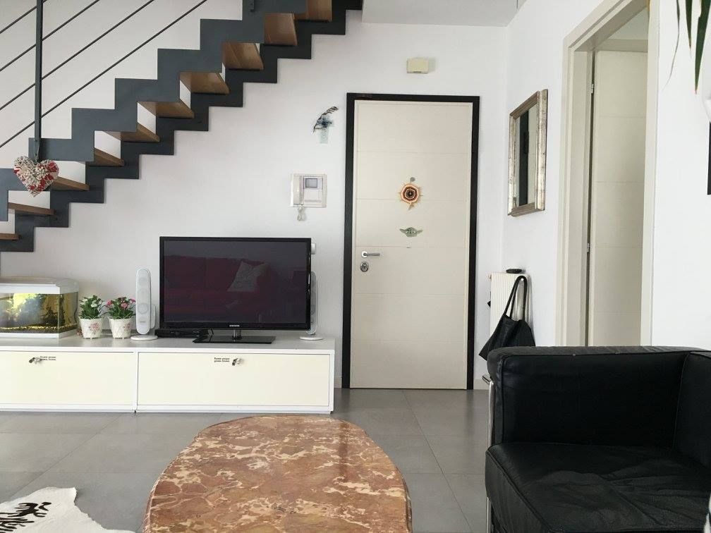 Duplex di recente costruzione - 155.000 euro, Immobiliare De Piccoli Immobiliare De Piccoli Modern corridor, hallway & stairs