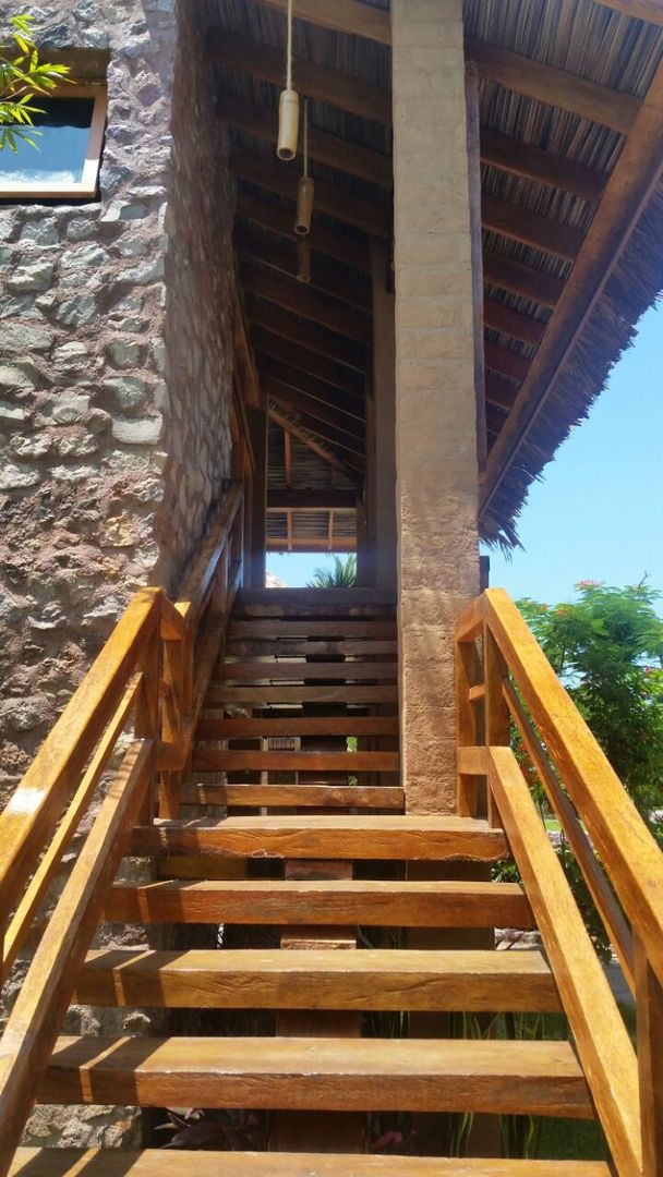 BUNGALOW PAPIRO, Cervantes Bueno arquitectura Cervantes Bueno arquitectura Rustic style corridor, hallway & stairs پتھر