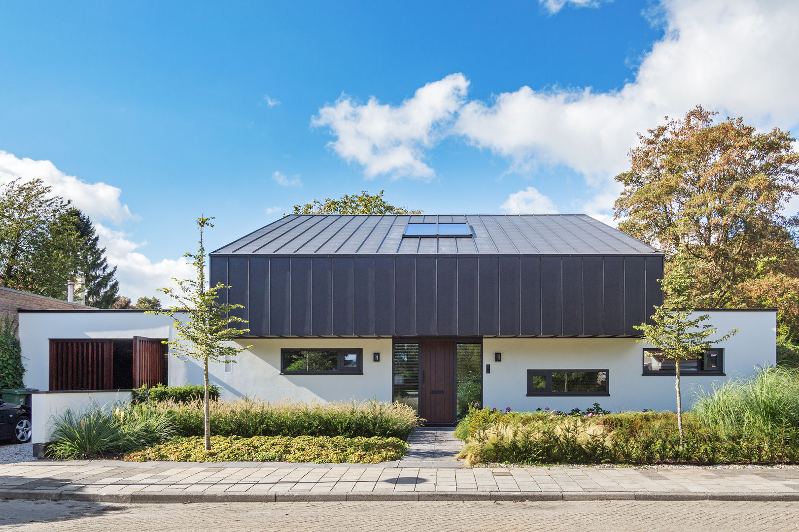 voorgevel Villa Wierden - schipperdouwesarchitectuur schipperdouwesarchitectuur Moderne huizen Steen duurzaam energiezuinig zink stucwerk hout modern eigentijds