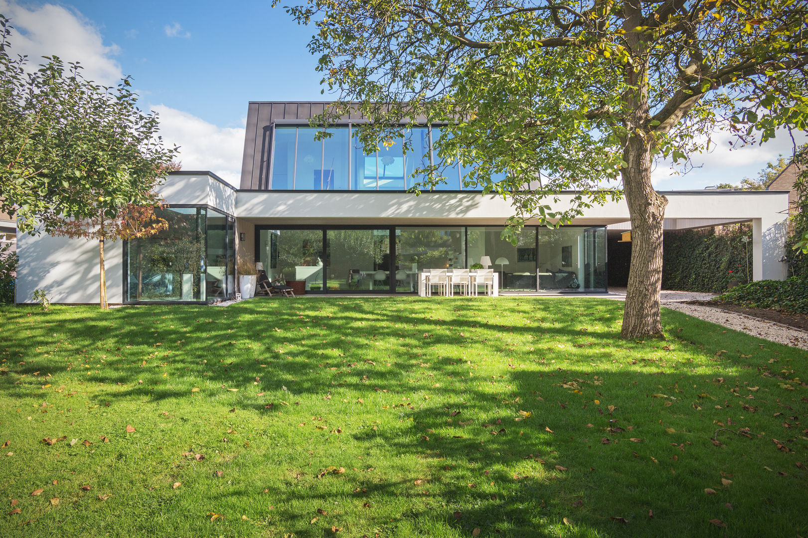 Villa Wierden, schipperdouwesarchitectuur schipperdouwesarchitectuur Jardins modernos Madeira Acabamento em madeira