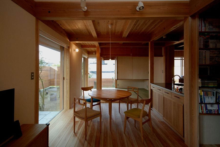 加木屋の家, 神谷建築スタジオ 神谷建築スタジオ Eclectic style dining room